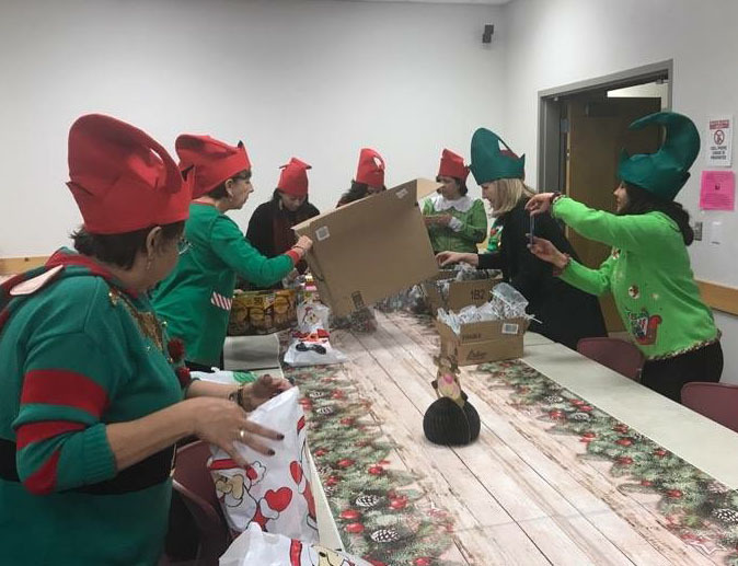 Elves at workcrop