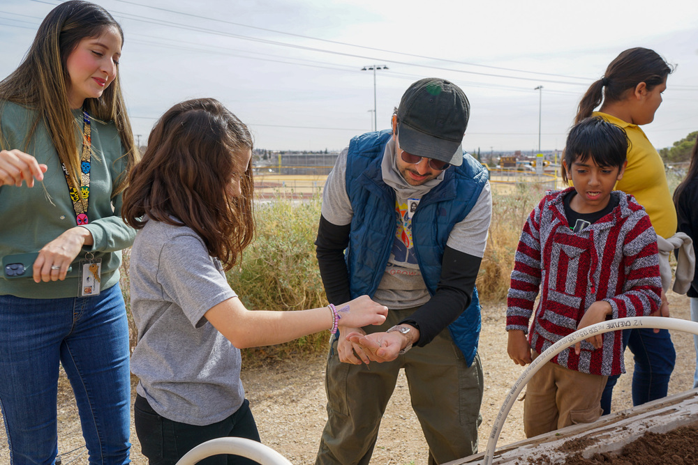 La Semilla Teacher Knowledge Exchange and Gardening